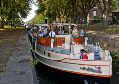 Afternoon, Borrel, annenkoeken & Beer Tasting Cruise Afternoon Cruise Een gezellige Afternoon-Tea, waarop de Engelsen jaloers zouden zijn.