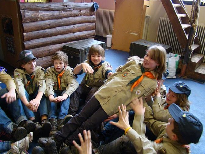 Sinds de verhalen in het vorige Lopend Vuurtje is er al weer een half Scoutingjaar voorbij. Wat gaat de tijd snel als de zaterdagse opkomsten leuk, gezellig en afwisselend zijn!