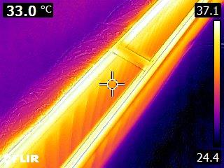 5. INFRAROODOPNAME VAN DE WONING Een zeer goede manier om bij een woning te zien waar warmteverliezen en koudebruggen zitten is aan de hand van thermografische foto s