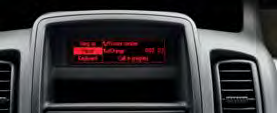 RCA AANSLUITING De RCA stereoaasluitig op het dashboard maakt het mogelijk om ee extere audiobro, zoals ee MP3-speler i te plugge e muziek af te spele.