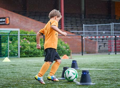 Voor wie is SmartGoals? SmartGoals is voor alle leeftijden op alle niveaus. Door de eenvoud kan elke trainer (of ouder) meteen aan de slag. SmartGoals is in de hele training inzetbaar.