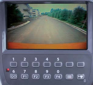 Brandstofverbruikmeter De breedbeeld LCD-kleurenmonitor, in combinatie met de achteruitkijkcamera op het contragewicht, zorgt