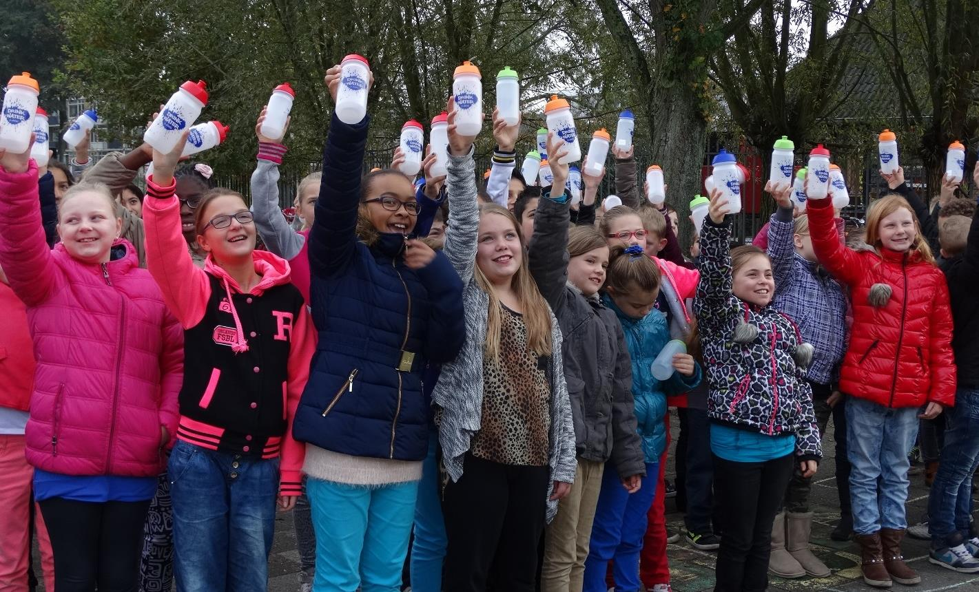 De oogst van 3 jaar JOGG Zwijndrecht: Tien van de 22 basisschoollocaties (45%) in Zwijndrecht zijn actief met water drinken gestart met als doel dat alle scholen gaan meedoen; De water-kickoff op