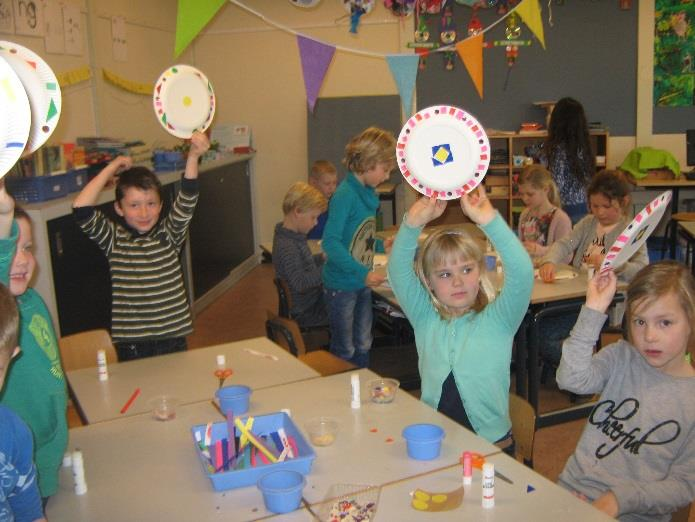 2 Kinderen, die dicht bij school wonen, nemen geen fiets mee, als zij niet naar de sporthal moeten.