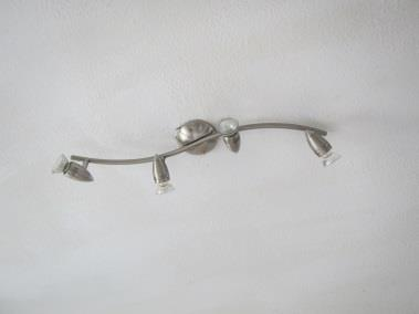 Gezien het vermogen van een LED lamp (circa 2 Watt) ten opzichte van een reguliere halogeenverlichting (20 Watt) kunt u hierdoor veel besparen op uw energierekening.