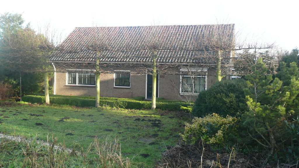 Legmeerdijk 272 AMSTELVEEN Vraagprijs: 495.000 k.k. Deze vrijstaande woning is gelegen aan de rand van Aalsmeer.