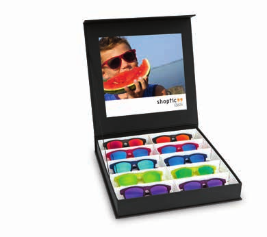 Zonnebrillen voor kinderen in een presentatiekoffer in 2 maten Kleuren: grijs; roze; blauw; lichtgroen; lila Maten: S en M Inclusief etui Maten: 4 x 2 x 6 cm 8814 99 10 (1 per kleur en maat) in 2