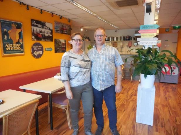 Eetcafé met en voor de buurt Marja Verkade heeft een sociaal eetcafé en is betrokken bij Buurt Bestuurt Overschie. Marja werkte vroeger bij grote bedrijven.