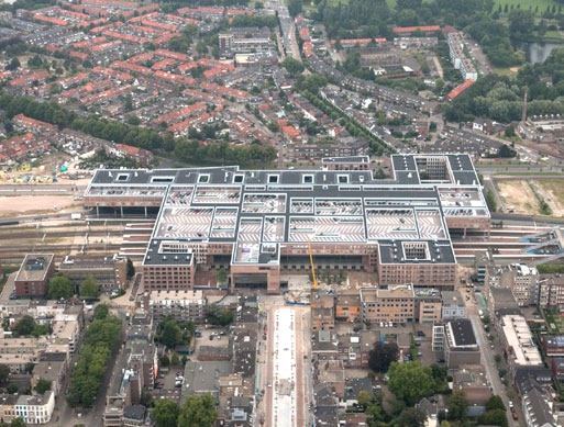 Algemeen In Breda is een fantastisch nieuw station gerealiseerd. Het betreft een modern station waar reizen, wonen, werken en winkelen zijn geïntegreerd in één gebouw.