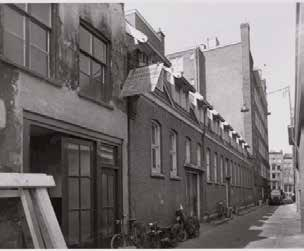 Unieke kans op wonen in het centrum van Amsterdam Aan de gemoedelijke Nieuwe Ridderstraat wordt een bestaand industrieel pand geheel vernieuwbouwd naar vier ruime en bijzondere eengezinswoningen.