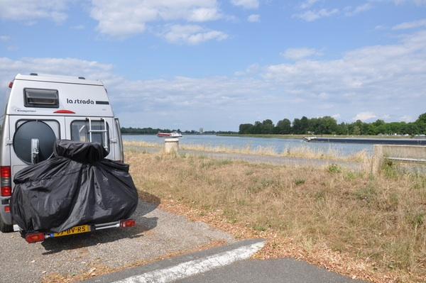 ! 7!7 Vrijdag 10 Juli We rijden weer naar huis, het zit erop voor deze vakantie. Het is prima weer, niet zo heel erg warm.