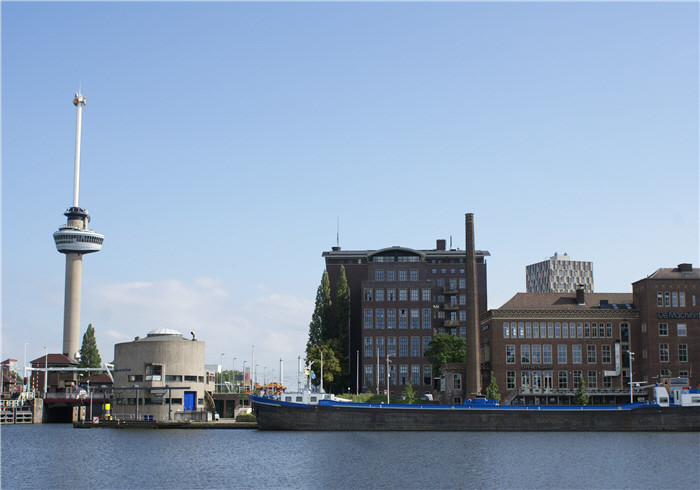 Wijken (4/4) De moderne bouwwerken versus de gerenoveerde havengebouwen maken het Lloydkwartier een van de meest eigentijdse gebieden van de stad.