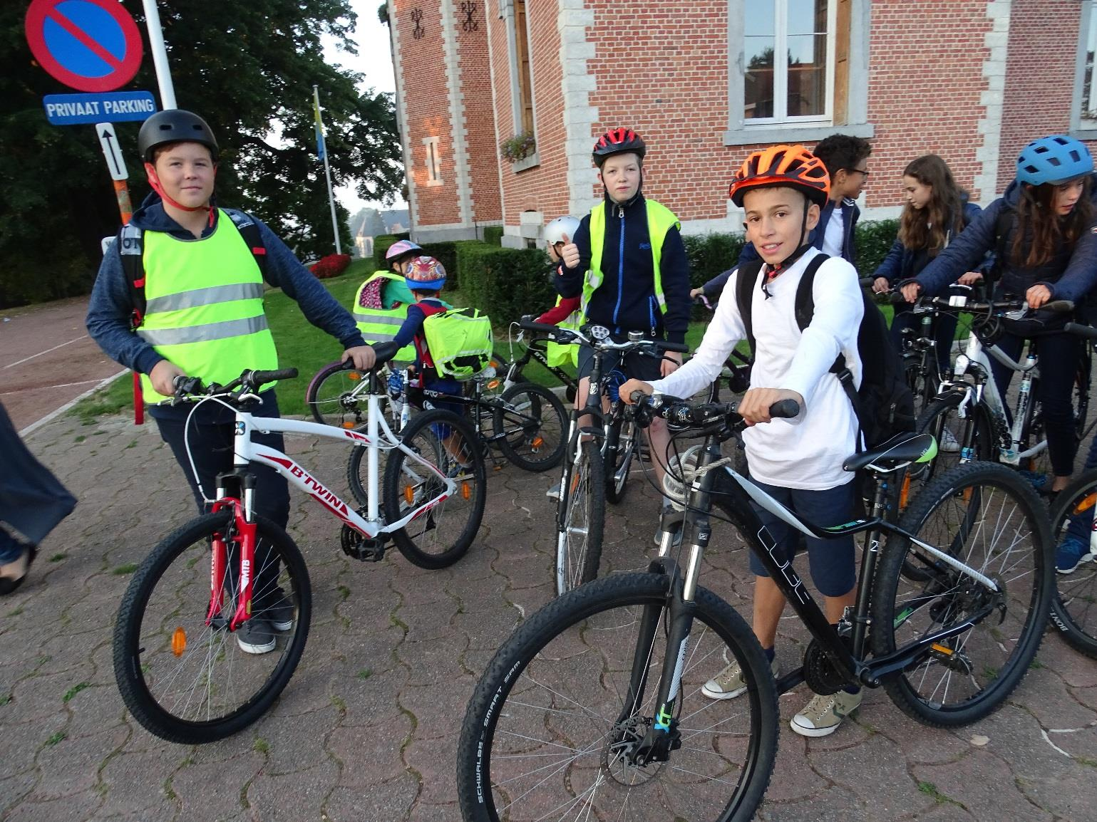 De bedoeling is dat ouders, kinderen en scholen permanent aandacht schenken aan duurzame mobiliteit in het woon-schoolverkeer.