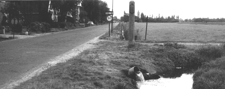 In 1962 ging de Laarderweg vanaf de grens met Laren nog recht naar het dorp (foto: Vermandel). ging graag mee met de wensen van het Gooi.