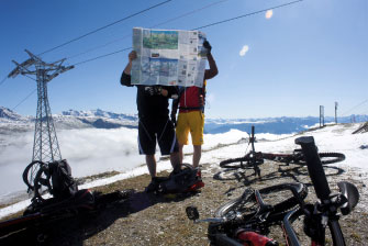 800 meter aan het sneeuwen is. Trouwens, beneden de 1.800 meter is het ook niet best. Voortdurende stortregens en ijs- en ijskoud.