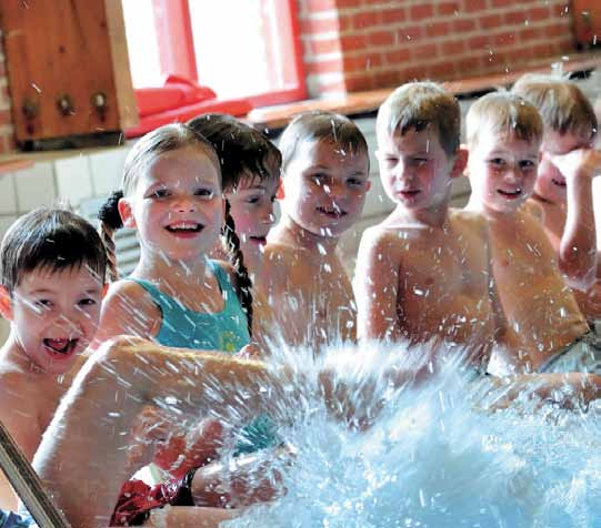 Schrijf nu uw kind in voor ABC zwemmen Welkom in Koggenbad Waarom? inschrijven kan al vanaf 4,5 jaar vijf jaar de ideale leeftijd is om te starten met zwemles één uur zwemles 7,10 kost.