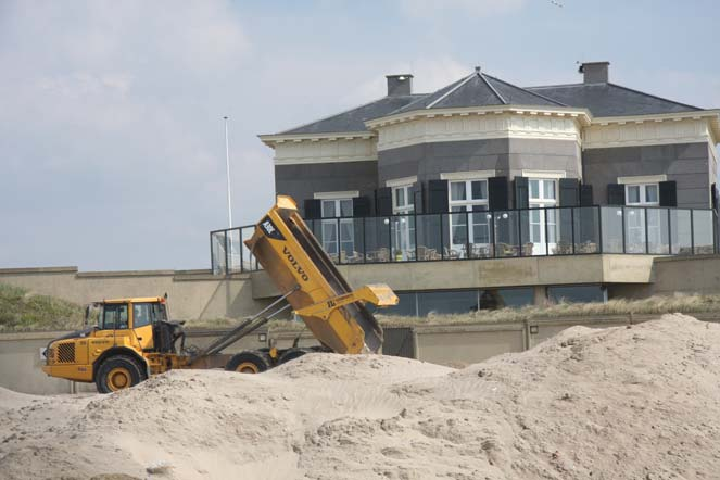 Zeewering Scheveningen Tegenstrijdigheden: Hoge waterkering versus vrij zicht op zee