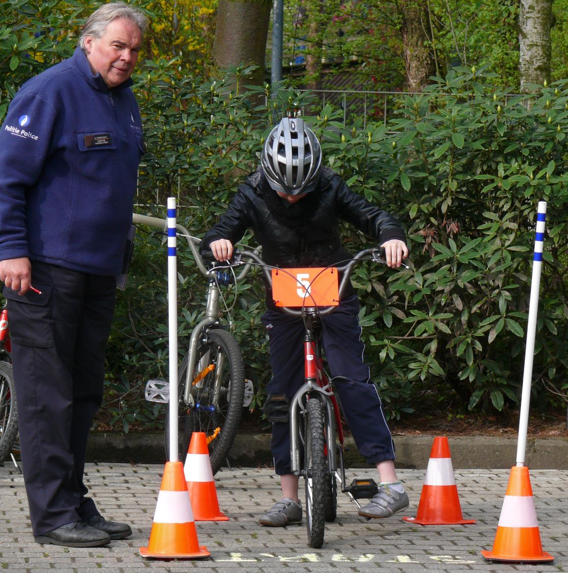 Provinciale wedstrijd verkeersveiligheid 2013 Proef op het behendigheidsparcours voor fietsers