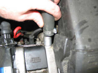 Unclip & remove the air box pick-up hose from the inner wing. (Fig. 3) 5. Release the clip securing the front of the air box assembly to the cam cover. (Fig. 4) 6.
