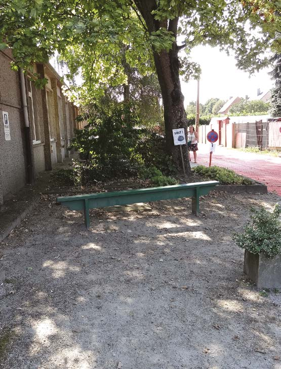 1 PLAATS VAN DE VOETGANGER OP DE OPENBARE WEG SCHOOLPOORT T KLAVERTJE OP DE MAASWEG Verzamel met de leerlingen buiten de schoolpoort aan t Klavertje op de Maasweg.