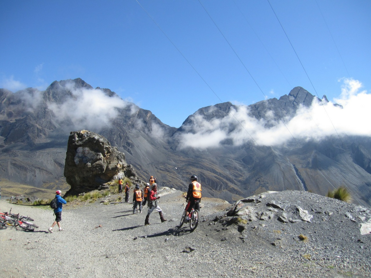 Afstand: 9 km Wandelduur: 4 uur Dag 4 Otavalo - fietstocht Mojandameer - Papallacta Hot Springs We rijden naar de meren van Mojanda op 3700 meter hoogte.
