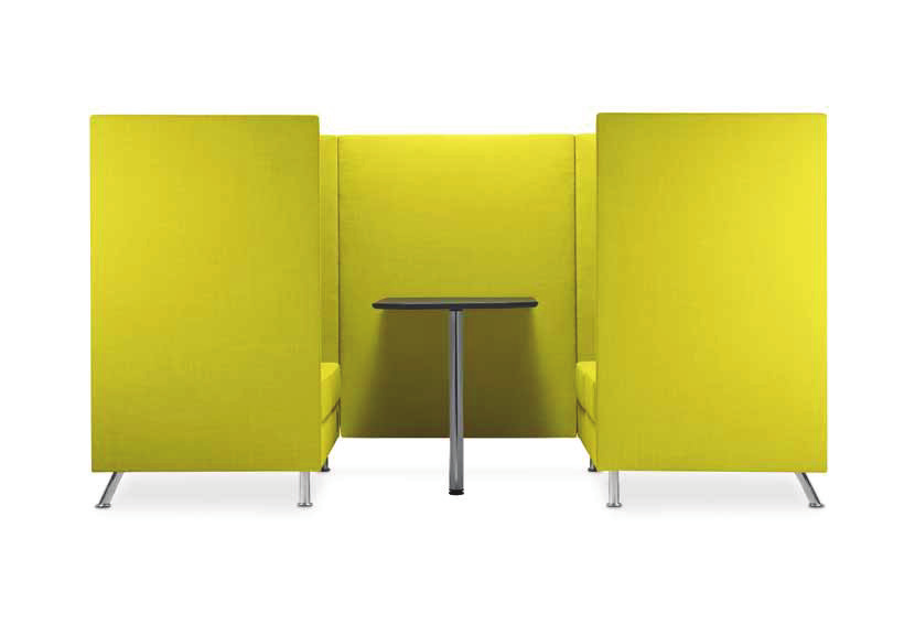 Atelier - Deux canapés disposés face à face, reliés par une cloison avec table constituent une excellente solution d espace dans un espace dans l open-space, et dans lequel il est également possible