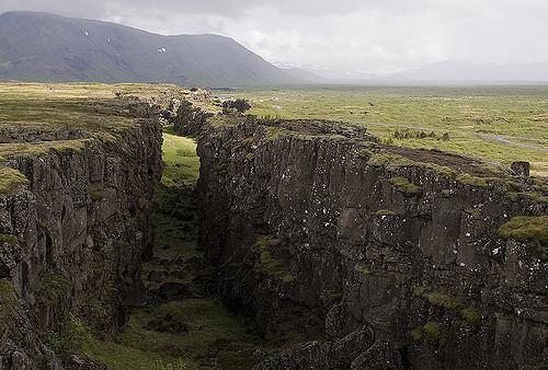 natie als het IJslandse parlement Alþingi hier werd opgericht. Maar het belangrijkste van al, Thingvellir is een Nationaal Park met prachtige natuur en hopen wandelpaden.