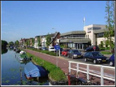 Reeuwijk-Brug is ontstaan langs de Breevaart, een middeleeuwse vaart die oorspronkelijke van Gouda naar Bodegraven voerde.