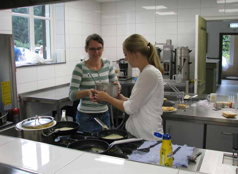 nieuwe keuken (vervolg) Eerste ervaringen met koken in de vernieuwde keuken Aan het woord zijn de keukenvrijwilligers Albert en Marga de Rooij uit Waddinxveen.