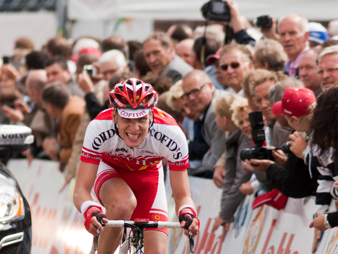 Finish Bergen op Zoom De 4e etappe begint op 9 augustus in Heers (België) en komt uiteindelijk via de Klaverveldenweg Bergen op Zoom binnen.