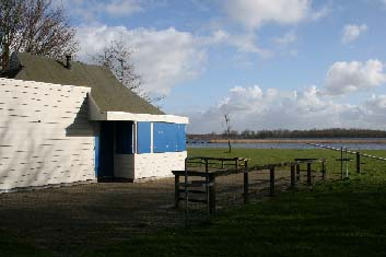 1. ACHTERGROND 1.1. Inleiding Recreatie Noord-Holland (RNH) is namens het bestuur van het Recreatieschap het Twiske op zoek naar een nieuwe invulling voor een unieke locatie in het prachtige