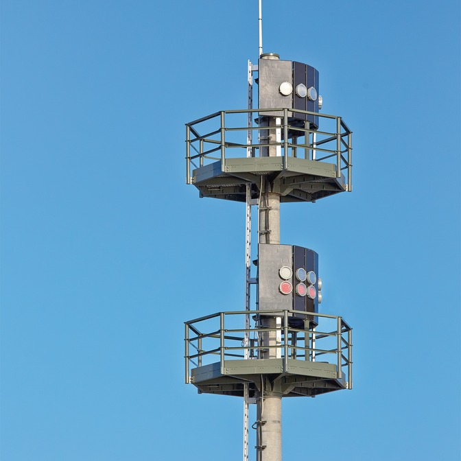 Communicatieve signaleringslampen Overzicht De sluisinstallatie van het Noord-Oostzeekanaal werd in het kader van een modernisering voorzien van een nieuw signaleringssysteem.