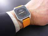 Renault horloge Stalen kast. Twee armbanden in zwart en oranje silicone. Tonggesp.