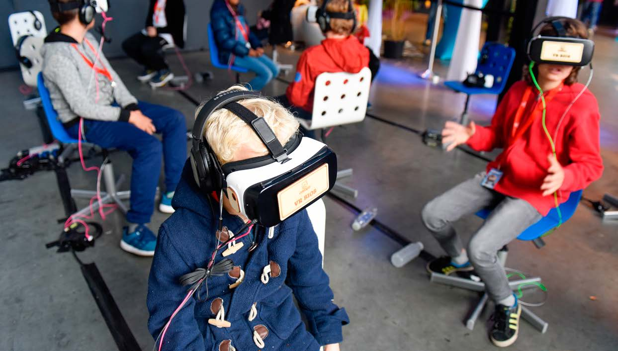 FILM ANIMATIE WORKSHOPS VR BIOS VIRTUAL REALITY BIOSCOOP VOOR KINDEREN! 7+ en 9+ TECHNIEK VR Speciaal voor kinderen richt Cinekid een bioscoopje met VR brillen in op uw locatie.