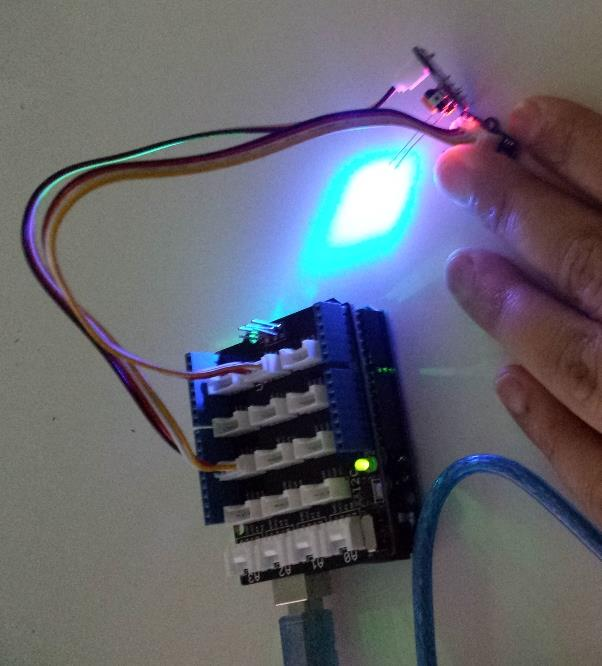 LED-LAMPJE MET TOUCH SENSOR: Ik wilde graag mijn led-lampjes laten branden met de bijgelverde touch-sensor.