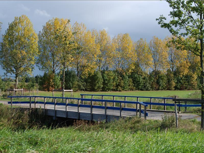 2. Brug voor Langzaam verkeer, werktuigen en voetgangers Deze brug bevindt zich