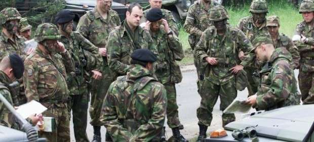 24 januari 2016 MILITAIR LEIDERSCHAP: VOORTLEVEN IN DE HOOFDEN EN HARTEN VAN MENSEN Wanneer je denkt aan leiders en leiderschap, dan is de relatie met de militaire geschiedenis niet ver weg.