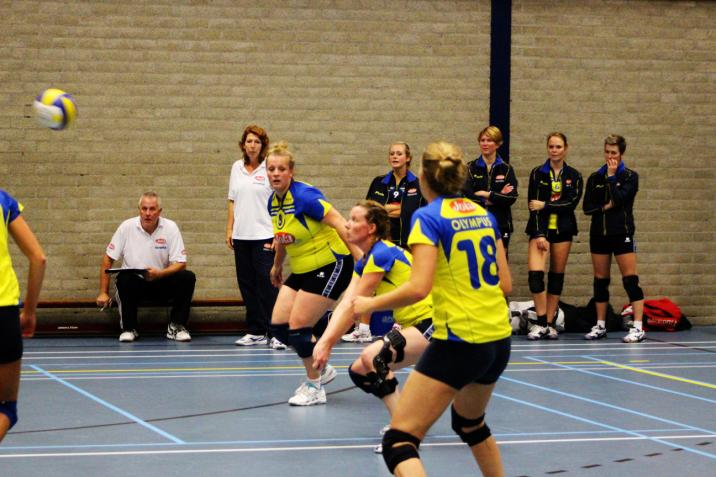 Verslag Dames 1 Jola Olympus DS 1 - Sterre DS 1 1-3 (dames promotieklasse) Met een goed voorbereide training en een bespreking voor de wedstrijd aan de hand van het spel van De Sterre gingen we de