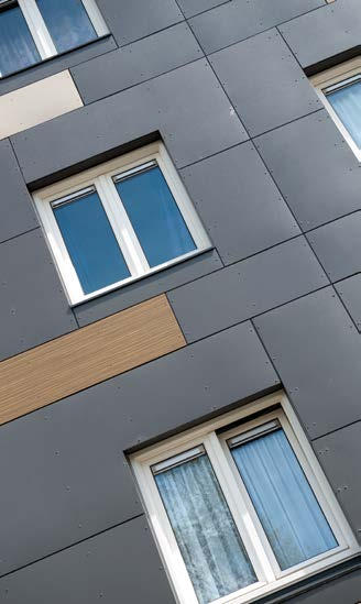 Van alle appartementen zijn de balkons uitgebreid, die zo een bijdrage leveren aan een dynamisch gevelbeeld.