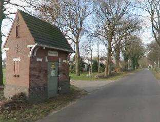 zicht op de Kymmelsberg De Kymmelsberg is een heuvel van stuifzand, gelegen op de overgang tussen de Esch en het