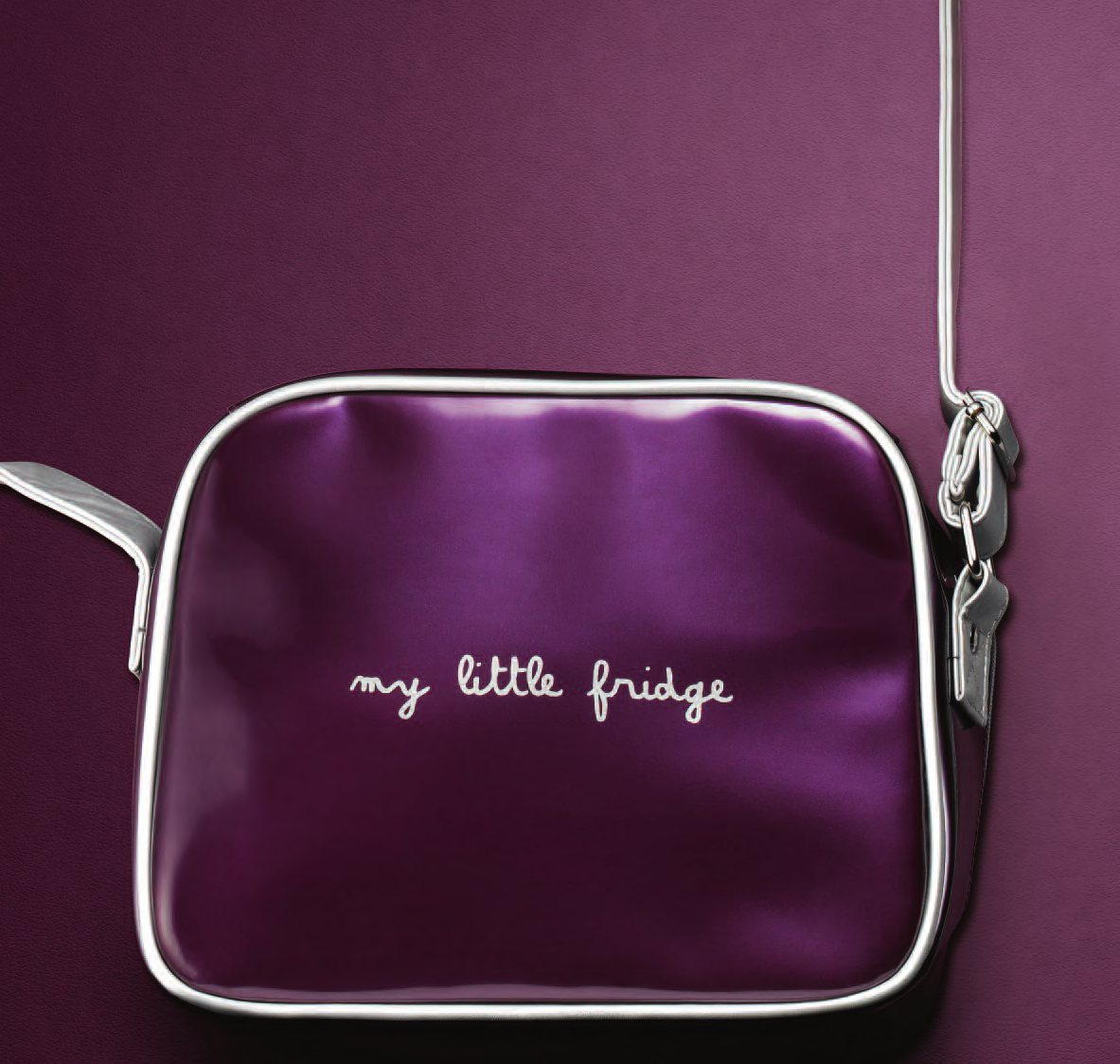 LIGNE DE STYLE 1 Lunchtrommel «my little fridge» 2 Stereo oortjes in Purple of Metal 3 3-inch Modelauto s 4 Horloge Tattoo 5