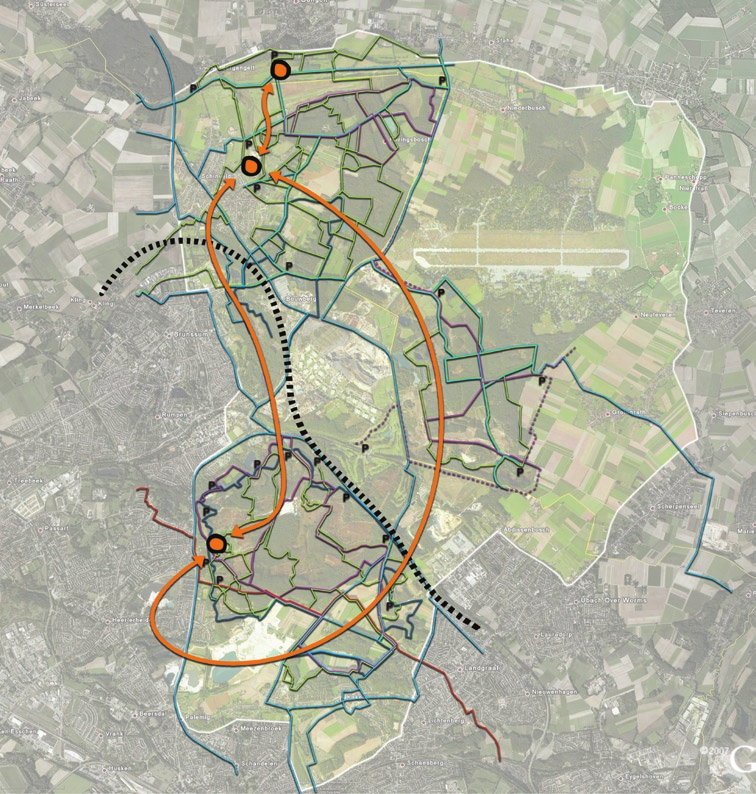 Bijlage II Recreatief netwerk en zonering Binnen het Heidenatuurpark wil Natuurmonumenten een grensoverschrijdend samenhangend netwerk tot stand brengen van wandel-, fiets- en ruiterpaden.
