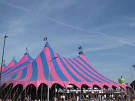 airtrampoline en een Jeu de boulesbaan.