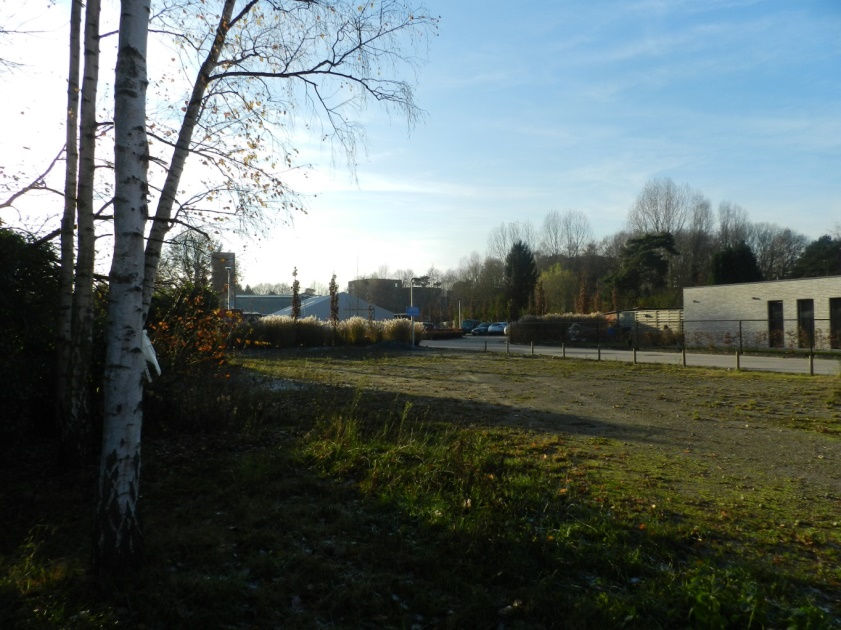 BESCHRIJVING VAN HET EIGENDOM De bouwpercelen liggen vlakbij het centrum van Brasschaat met diverse scholen in nabije omgeving; bushalte op wandelafstand; nabijheid van grootwarenhuizen,