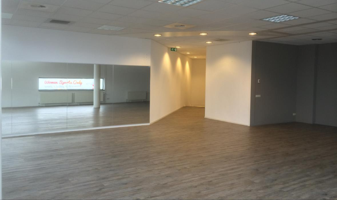 TE HUUR WINKELCENTRUM WOENSEL 290a