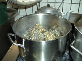 Soepje van eekhoorntjes brood met oesters en zalmeitjes Bereiding : Ingrediënten (6 pers) 500gr boleten of eekhoorntjes