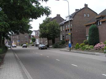 Karakteristiek is de kloosterbebouwing aan de Kloosterstraat met het aangrenzende parkgebied tegen de steile boshelling.