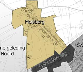 De bebouwing langs de Oude Molsbergerweg en bij de kruising met de Molsberg bestaat uit karakteristieke agrarische