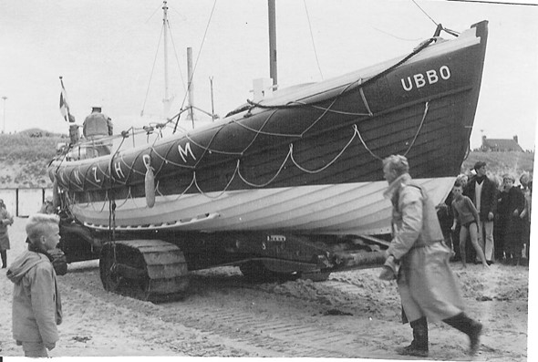 30 Reddingboot Adriaan Hendrik is de reddingboot van de Koninklijke Nederlandse Redding Maatschappij