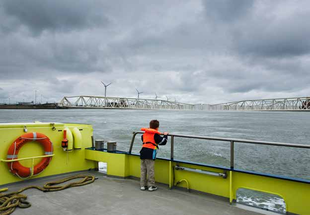 In 2085 zal de zeespiegel aan de Nederlandse kust volgens KNMI 14 tussen de 25 en 80 cm zijn gestegen. Voor 2100 is een bovenwaarde van 100 cm berekend.